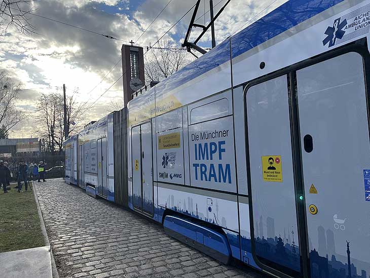 Die Münchner Impf-Tram ist unterwegs seit 14.02.2022 (©Foto: Martin Schmitz)